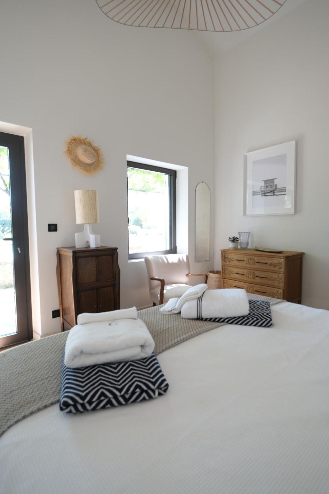 Provencal House With Heated Pool, View Of The Luberon In Robion - Accommodates 12 People. 外观 照片